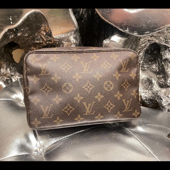 Louis Vuitton Toiletry 23 - Picture 1 of 11